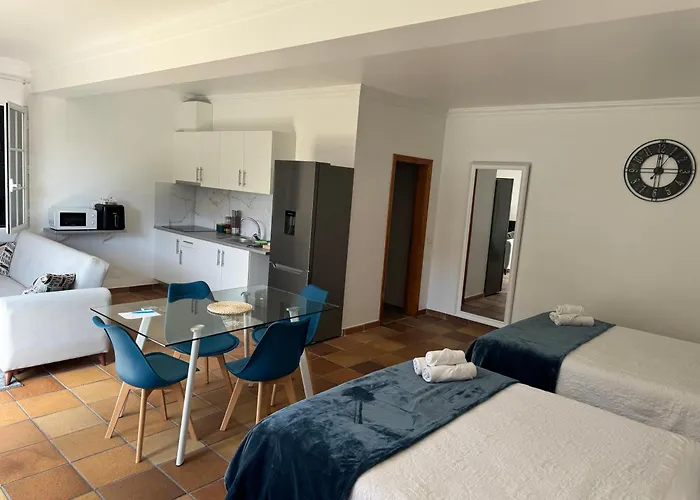 Alforra 2-centro-praias-levadas 度假居 *